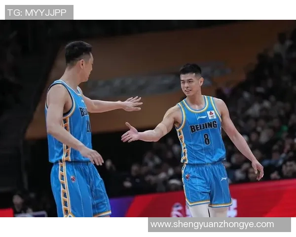 方硕在篮球赛场的崛起与挑战：从新星到球队核心的成长之路