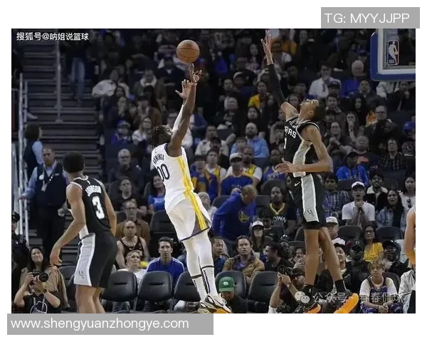 文班亚马首场比赛表现惊人五次盖帽并成功隔扣字母哥引发广泛讨论